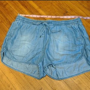 Lightweight Denim Elastic waist shorts